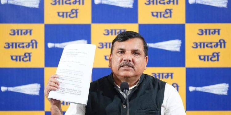 आप बनाम बीजेपी टकराव तेज, दलबदल पर 7 सांसदों की सदस्यता खत्म करने की मांग, राज्यसभा सभापति को भेजी याचिका